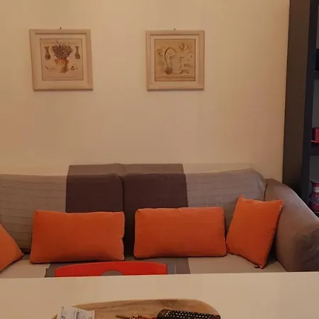 Laghirla Apartment *